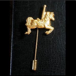 VINTAGE Gold tone Carousel Hat Pin Jewelry Mint